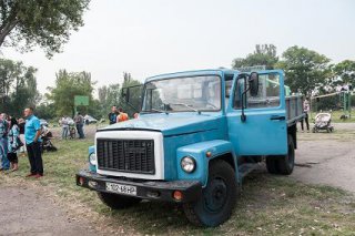 Запорожской школе на 1 сентября подарили автомобиль
