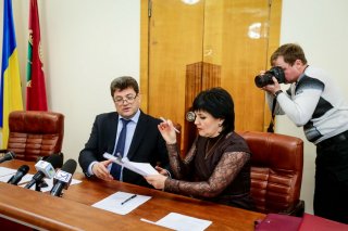 Буряк хочет допустить себя к государственной тайне